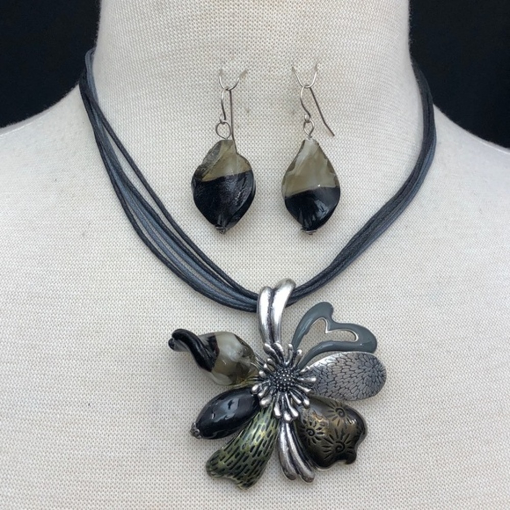Black Grey Abstract Flower Necklace Earrings Set